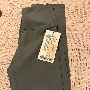 Wunder Under High-Rise Tight 28"
Luxtreme size 4 green